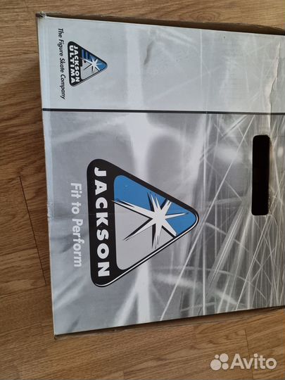 Фигурные коньки jackson