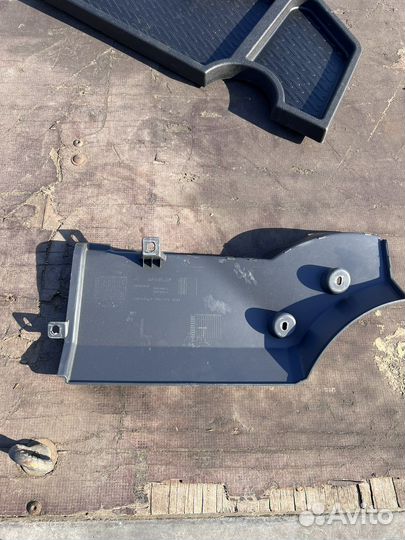 Заглушка бампера левая Mercedes Arocs