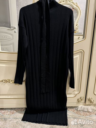 Платье вязаное