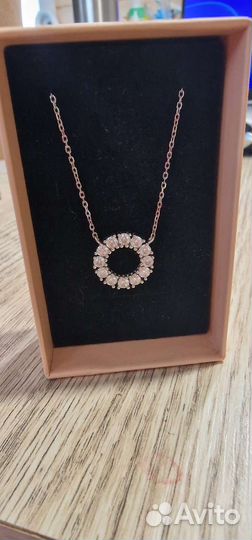 Шейное украшение с муассанитом