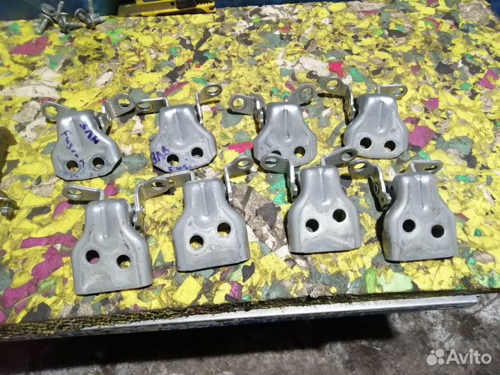 Петля двери ограничитель Ford Fusion Fiesta