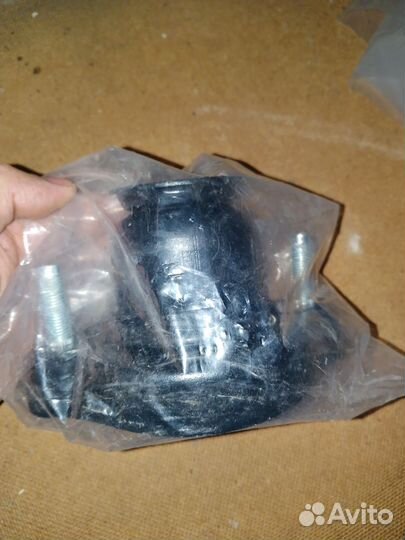 Опора заднего амортизатора Митсубиси лансер х