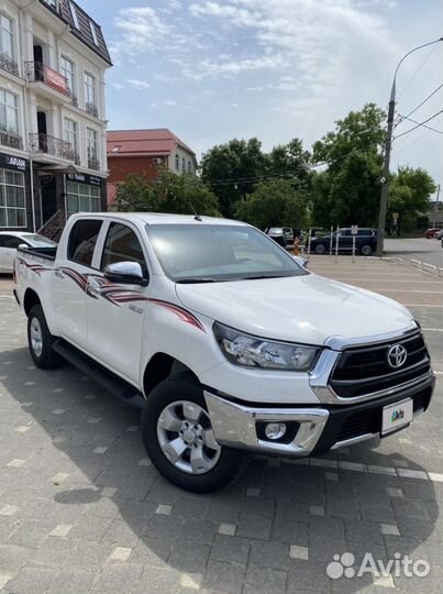 Toyota Hilux 2.4 AT, 2022, 70 км