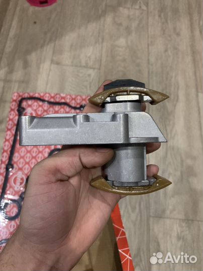 Гидронятяжитель (фазорегулятор) цепи