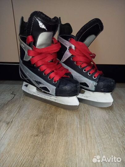 2 пары коньков 30, 35 размер