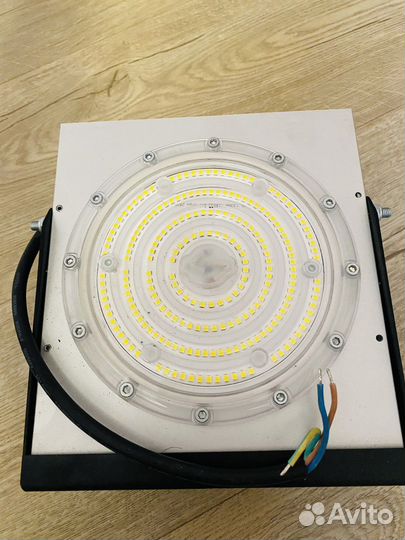 Продам новый прожектор светодиодный светильник