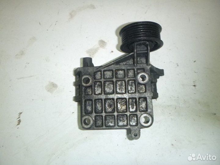 Кронштейн генератора audi A4 B8 2007