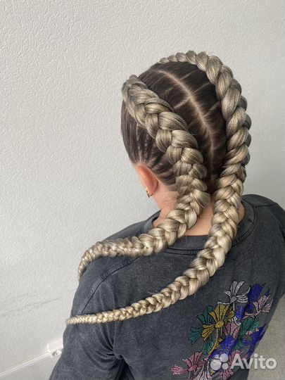 Модель на косы