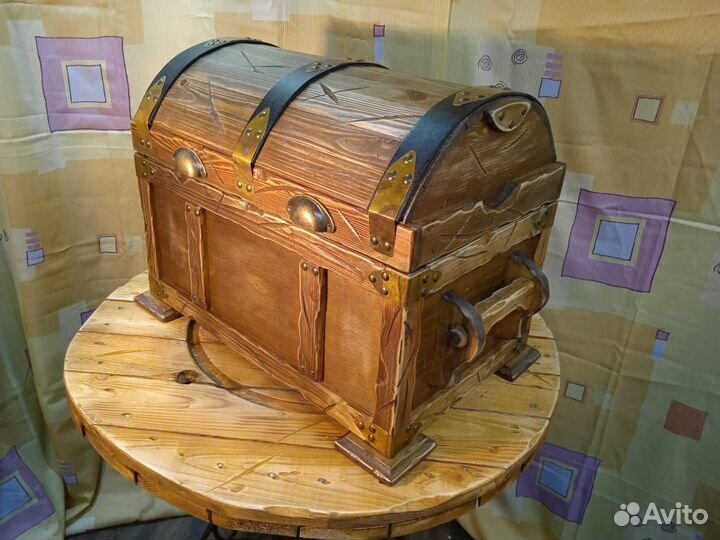 Сундук из натурального дерева