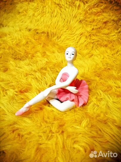 Фарфоровая статуэтка 