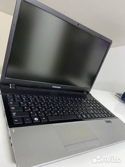 Ноутбук Samsung NP300E5A