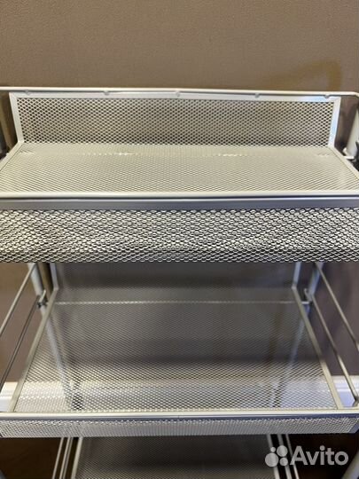 Этажерка на колесиках