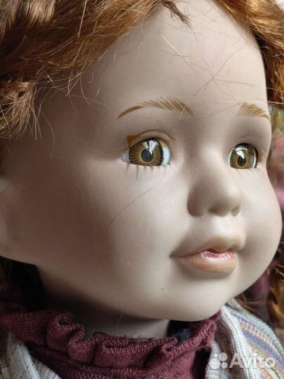 Кукла фарфоровая