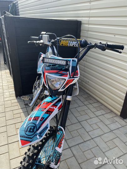 Regulmoto Seven Medalist 150E