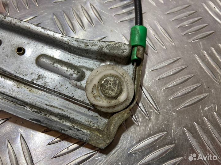 Стеклоподъемник Peugeot 407