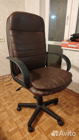 Компьютерное кресло