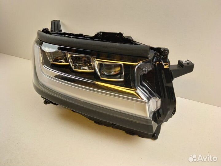 Фара правая Toyota Land Cruiser 300 2021