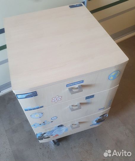 Тумба на колесах