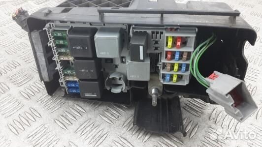 Блок предохранителей volvo XC90 1 (YMA13M101)