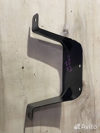 Кронштейн багажника лев. Land Rover Sport 2 рест