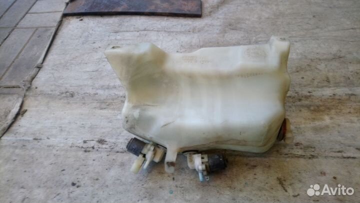 Бачок омывателя на джип гранд чероки ZJ