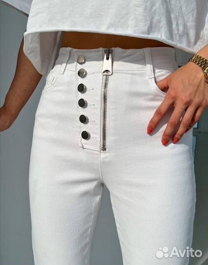 Джинсы белые