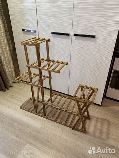 Подставка под растения деревянная