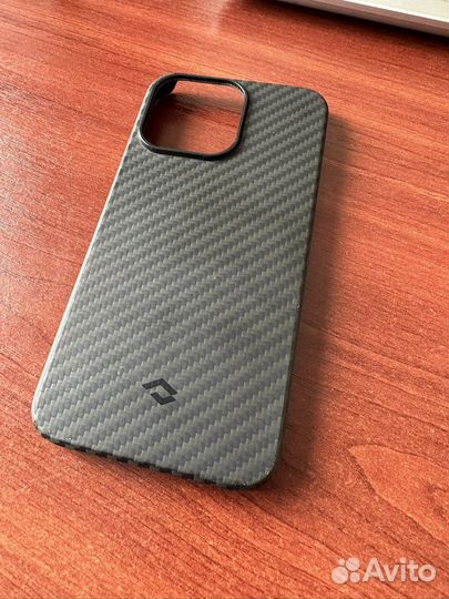 Чехол на iPhone 13 про