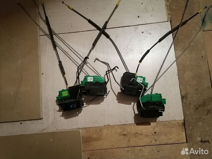 Замок двери Kia Rio 3, Hyundai Solaris