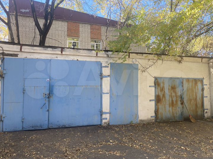 Гараж, > 30 м²