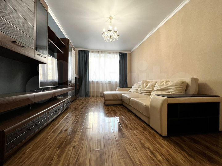 2-к. квартира, 65 м², 10/17 эт.