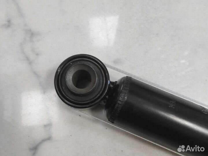 Амортизатор задний Toyota Camry V70 3.5