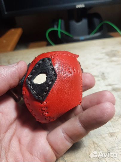 Брелок из кожи Дэдпул