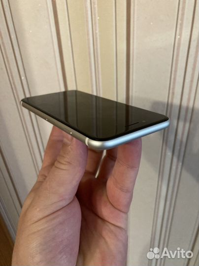 Телефон iPhone se 2020