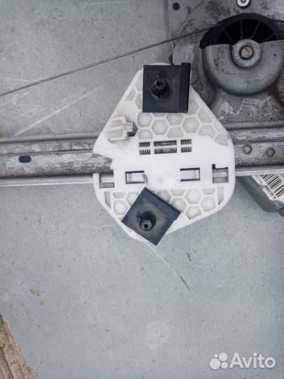 Левый стекло подъёмник рено логан 1