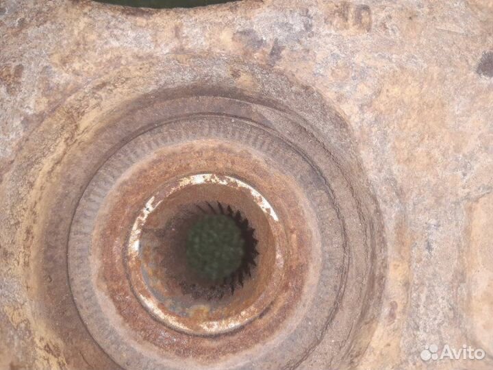 Кулак поворотный левый Renault Duster F4RA400 2013