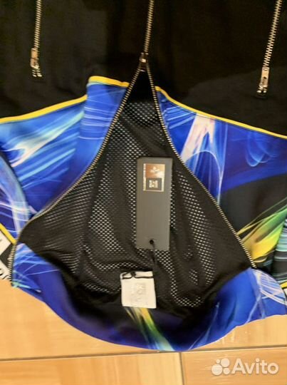 Спортивная кофта ветровка