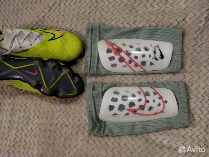 Футбольные бутсы nike