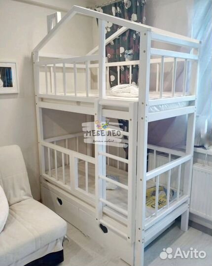 Двухъярусная кровать