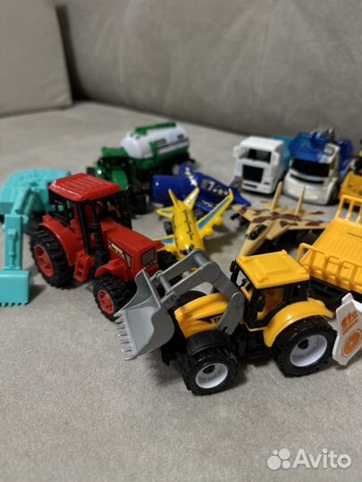 Игрушки для мальчика машинки пакетом