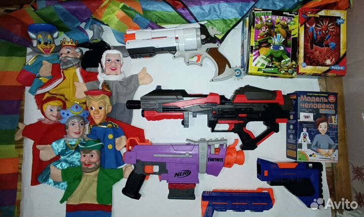 Кукольный театр, пистолеты, пазлы