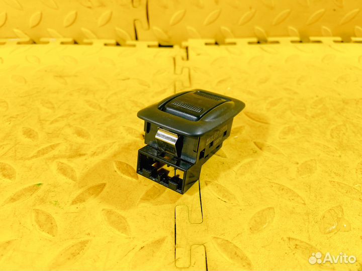 Кнопка стеклоподъёмника двери зад. Mazda 626 Capel