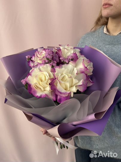 Букет из французских двуцветных крашеных роз