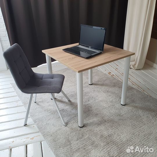 Письменный стол Дуб 80*80 см. Белые ножки