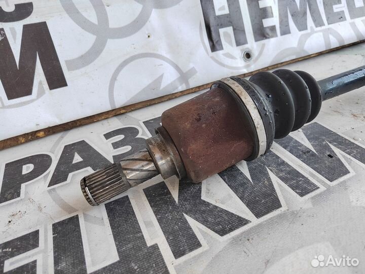 Привод передний правый Nissan Micra K12