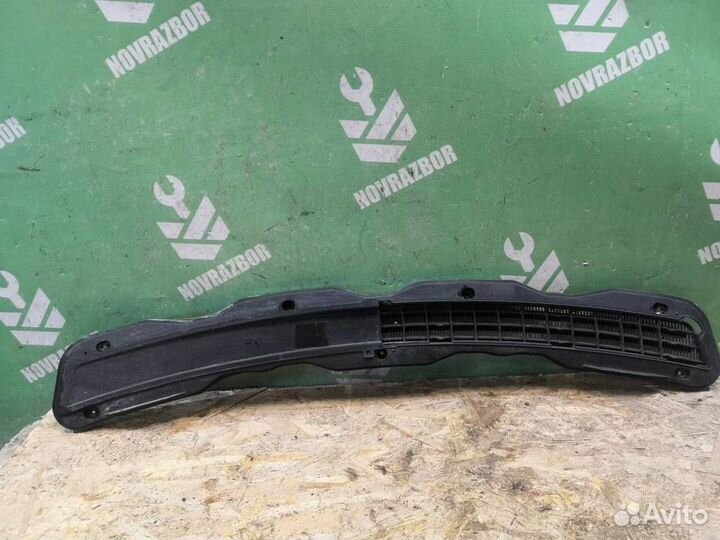 Решетка в капот Мерседес Бенз 210 Е-класс