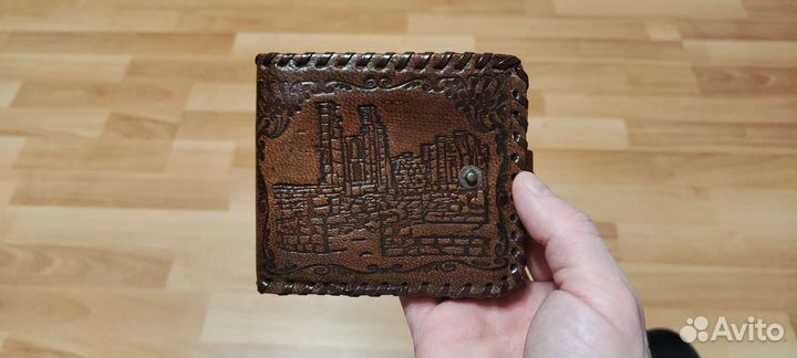 Бумажник из верблюжьей кожи, но это не точно