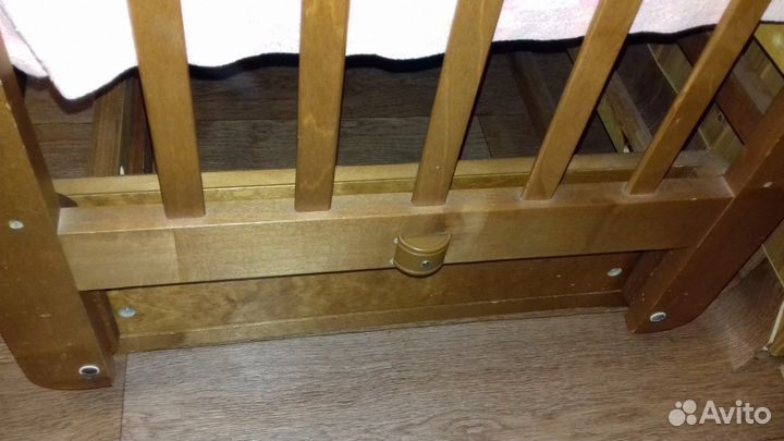Продам детскую кроватку качалку