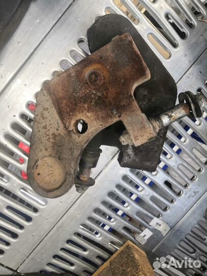 Кронштейн камаз5490 амортизатора передний пр./лев