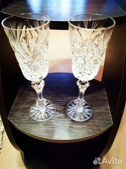 Винтажные бокалы для свадебной церемонии, и лебеди